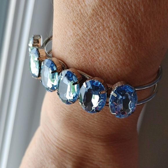 🇨🇦3 For $20🇨🇦WOMEN'S SILVER TONE FAUX AQUAMARINE HINGE BRACELET - Picture 6 of 8